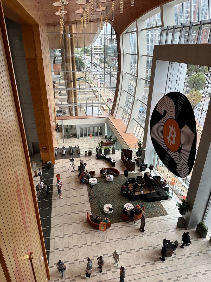 Bitcoin Nashville Conference in Pictures: Orange Athena, Pink Suits, Polymarket Swag, Trump's Song