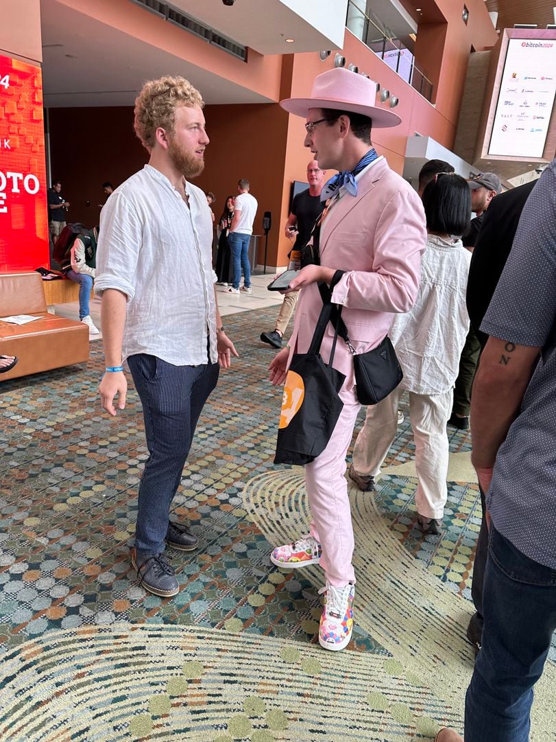 Bitcoin Nashville Conference in Pictures: Orange Athena, Pink Suits, Polymarket Swag, Trump's Song