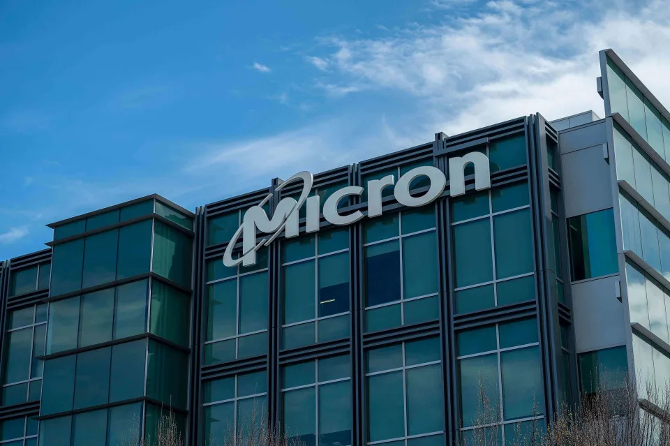 Micron Stock Plunges After Company Cuts Outlook, Analysts Raise Concerns