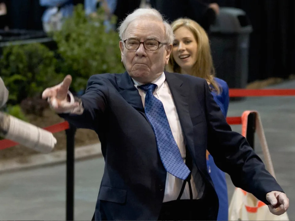 Warren Buffett dumped stocks, built a $300 billion cash pile, and updated his death plan in 2024. Here are his 6 highlights.