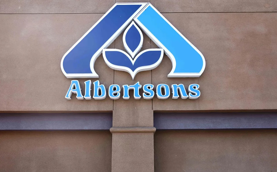 What Analysts Think of Albertsons Stock Ahead of Earnings