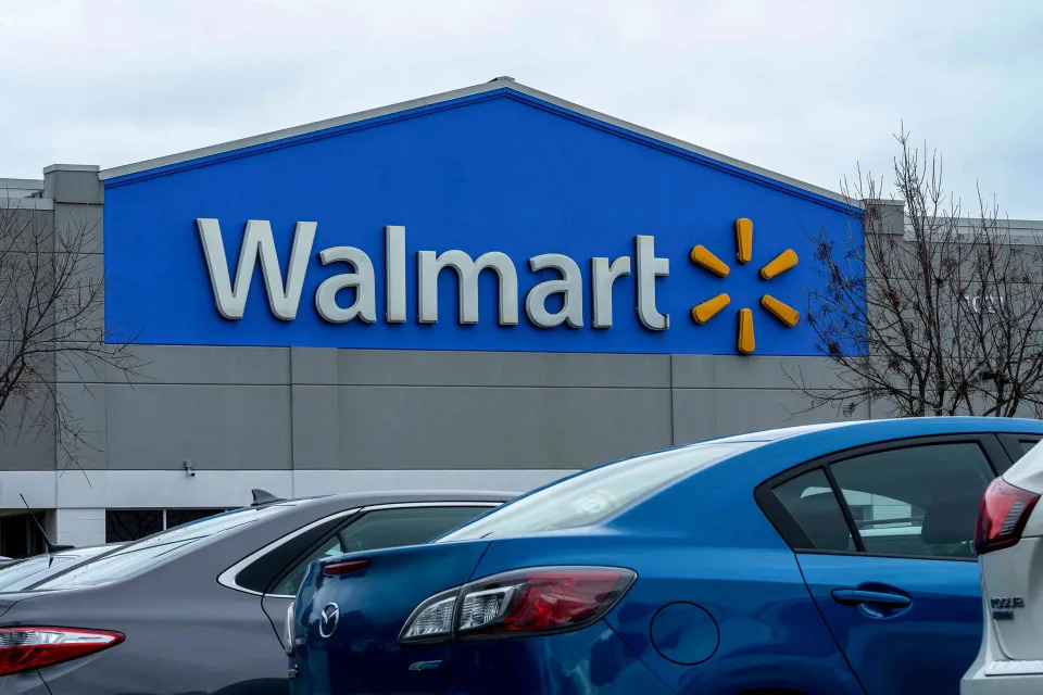 Walmart Stock Sinks on Soft Outlook