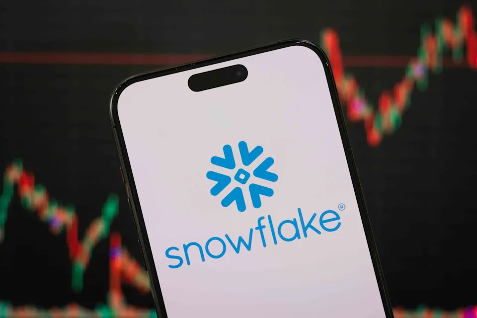 Snowflake Stock Jumps on Better-Than-Expected Results, Outlook