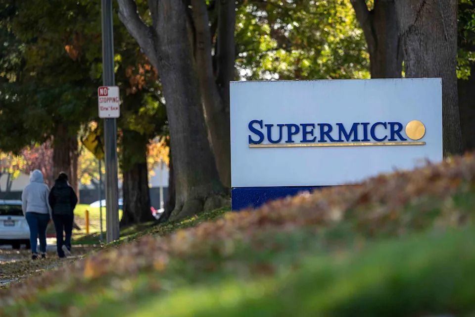 Supermicro Stock Fell This Week as Avoiding Delisting Hasn't Ended Volatility