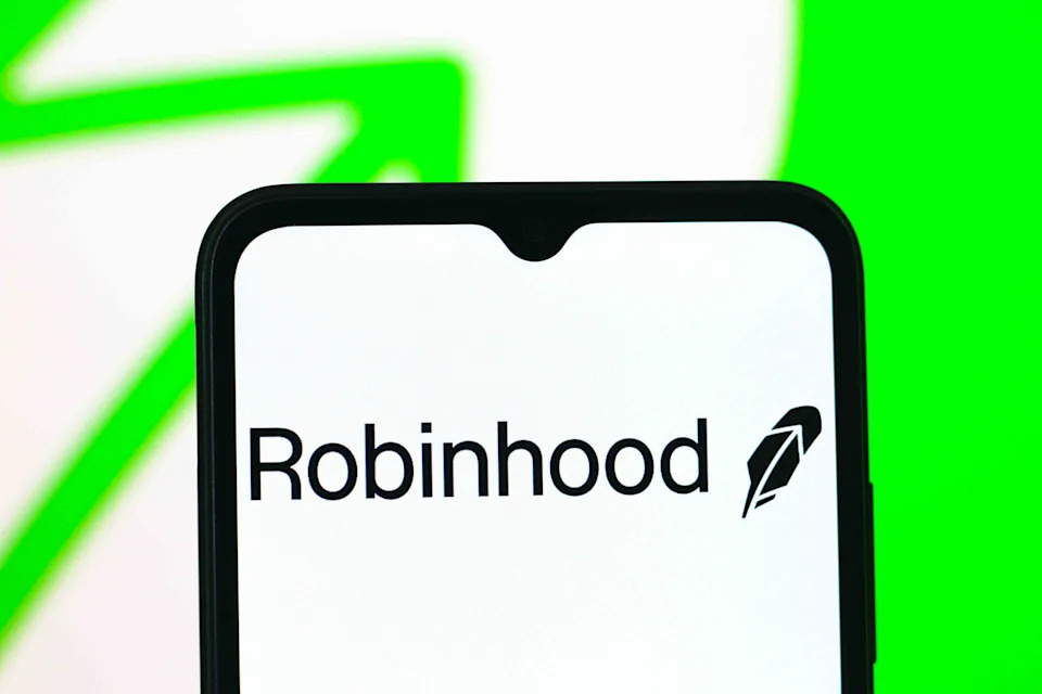 Robinhood Stock Slips on $29.75M in FINRA Fine, Restitution Payments